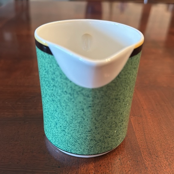 Victoria & Beale Porcelain Primary Mix Creamer Green with black band - Picture 3 of 6